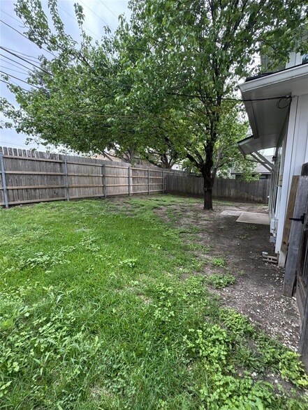 Building Photo - 4705 Rosedale Ave