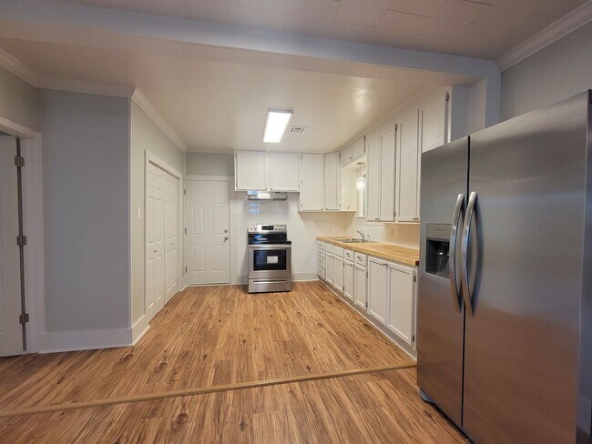 Building Photo - 3 Bed/2 Bath House