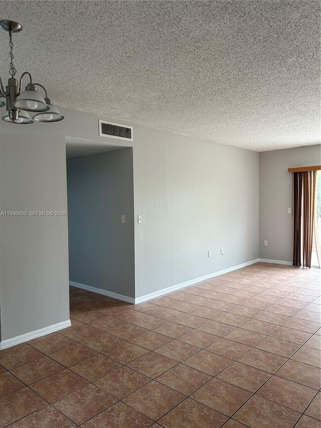 Building Photo - 6225 SW Kendale Lakes Cir