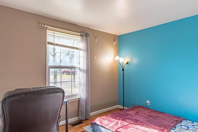 Building Photo - 2163 Hemlock Dr