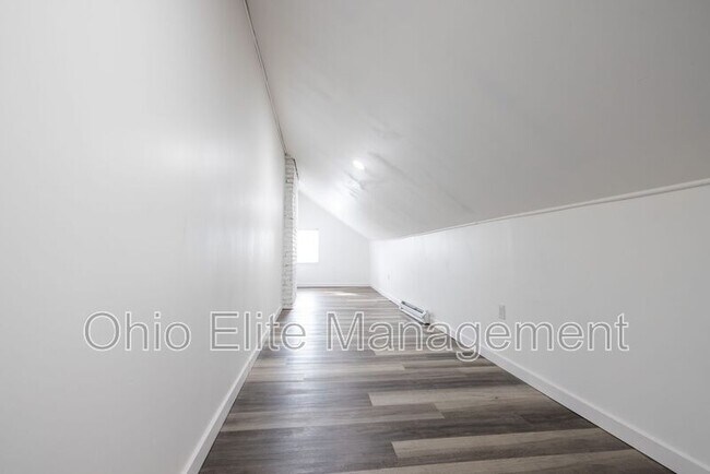 Building Photo - 618 Racine Ave