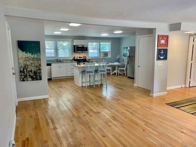 Building Photo - 1164 State Rd