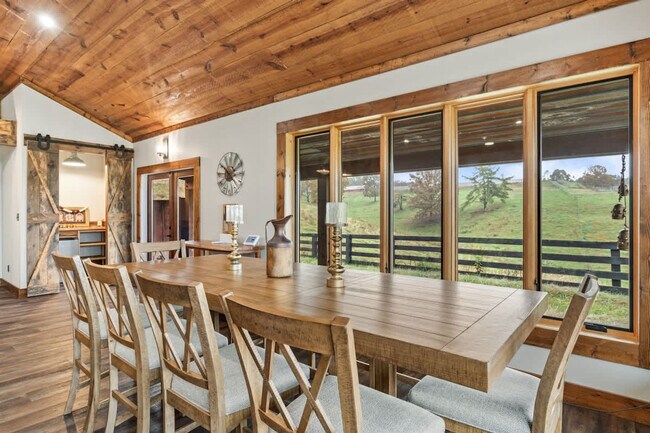 Building Photo - 299 Westview Dr