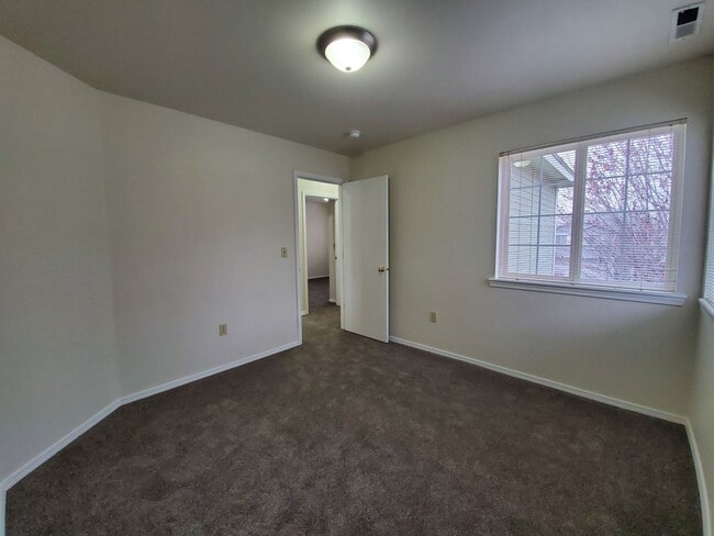 Building Photo - 1611 Lamb Ave