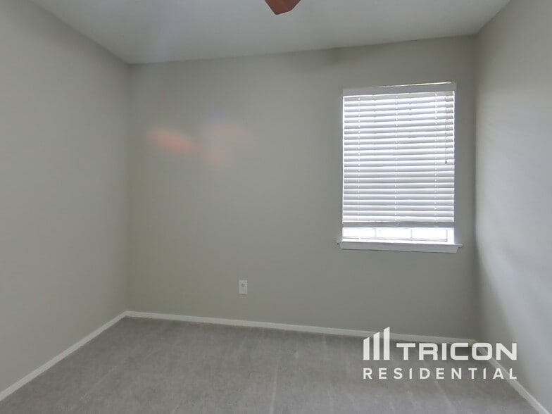 Building Photo - 6212 Douglas Dr