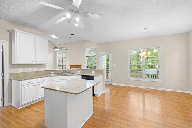 Building Photo - 108 Castlebury Creek Ct