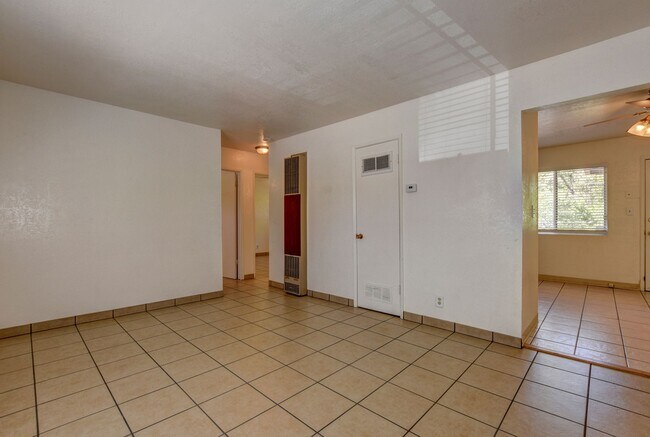 Building Photo - 278 S Hardin St