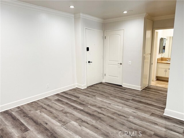 Building Photo - 5460 White Oak Ave