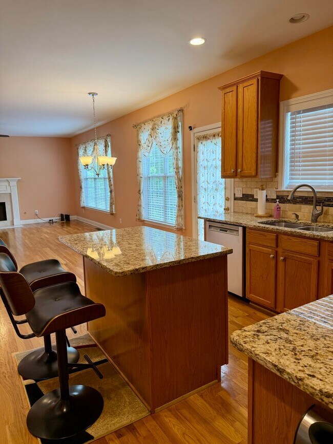 Building Photo - Stunning 5BR Retreat in Gated Village at Telfair