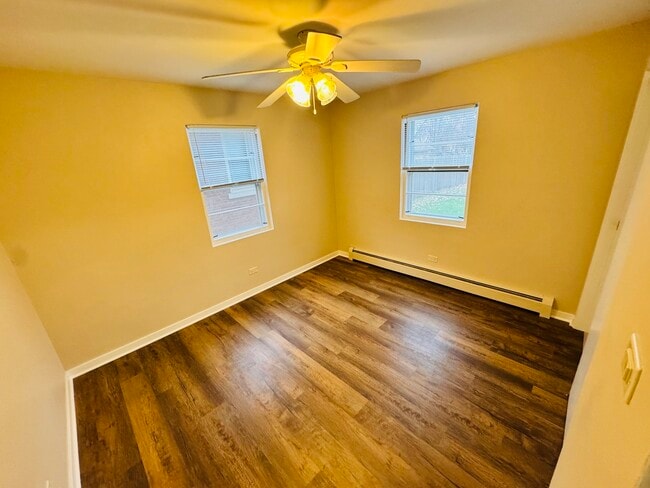 Building Photo - 1009 Victoria