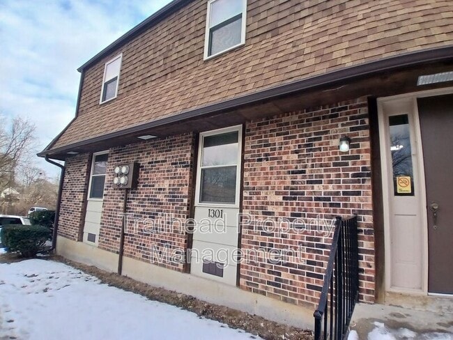 Building Photo - 1301 E Frederick St