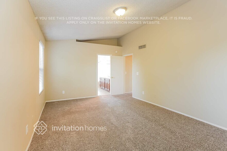 Building Photo - 4461 W Yorkshire Dr