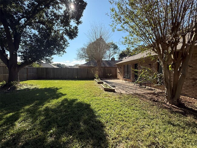 Building Photo - 523 Earls Ct Dr