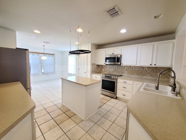 Building Photo - 555 Planters Pass