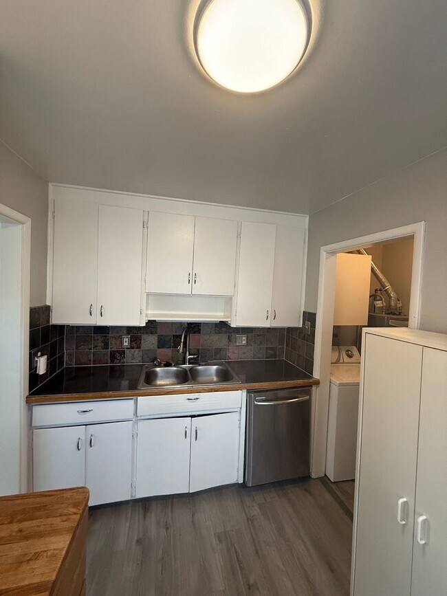 Building Photo - FREE 50in FLAT SCREEN TV Move in Special!!! Cozy 2 Bedroom 1 Bathroom Single Family Residence in ...