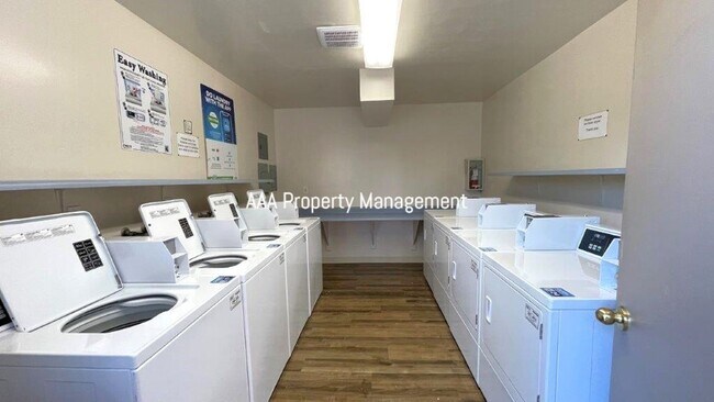 Building Photo - Walnut Creek! Beautiful remodeled 1 bedroom 1 bath location near John Muir Hospital and Heather F...