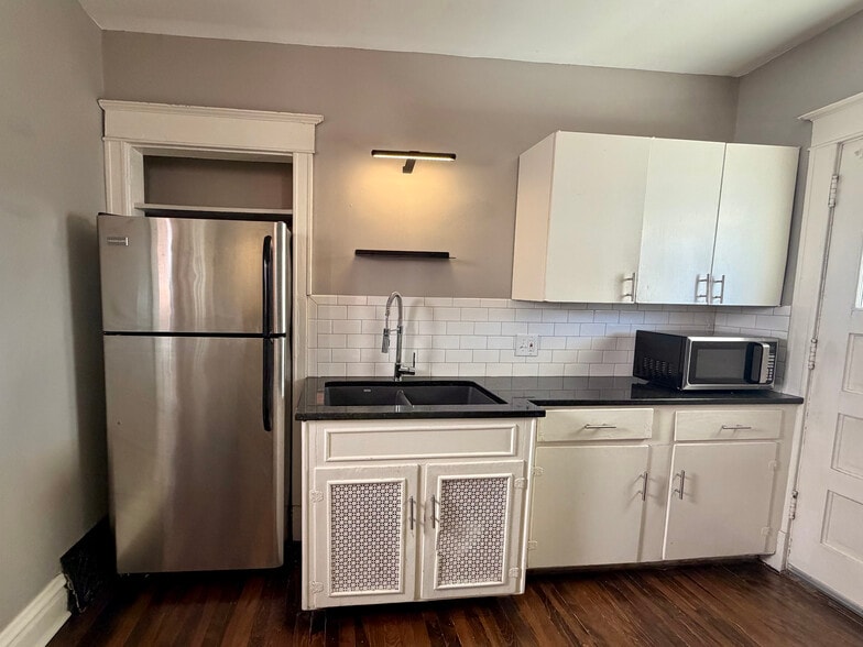 Building Photo - 3836 Wyandotte St