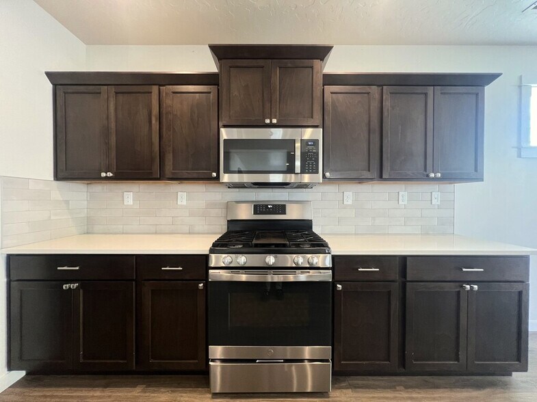 Building Photo - 3315 S Cabin Creek Way