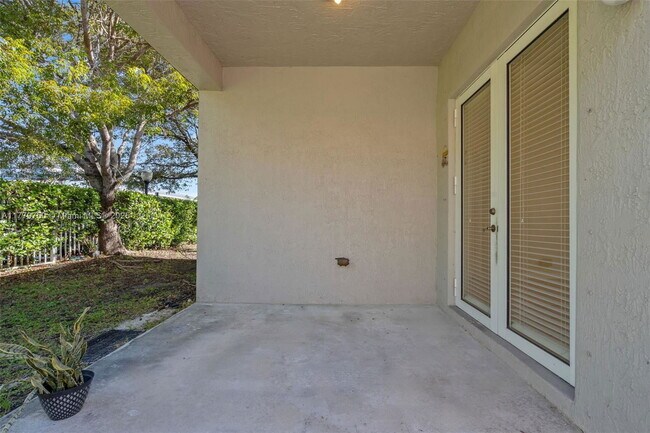 Building Photo - 1270 NE 39th Ave