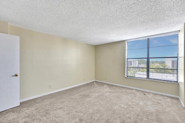 Building Photo - 12 Royal Palm Way