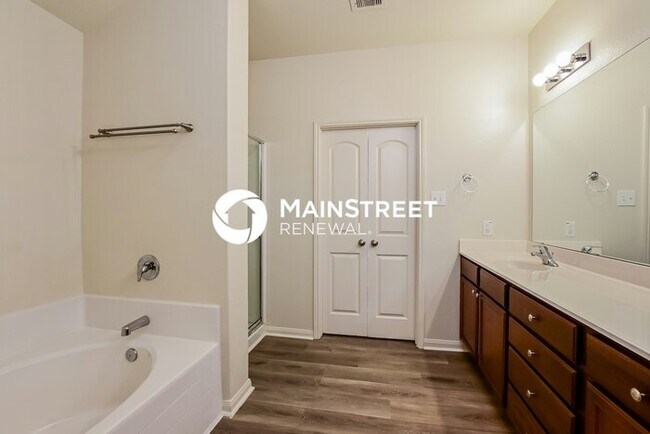 Building Photo - 4 Bedroom Pet-Friendly Home in MAGNOLIA, TX with Main Street Renewal