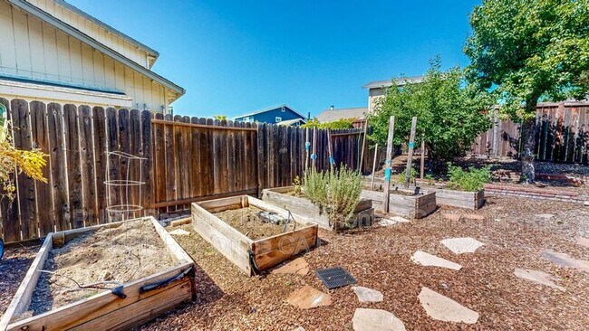 Building Photo - 360 Manka Cir