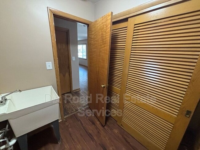 Building Photo - 110 N Heinkel Rd