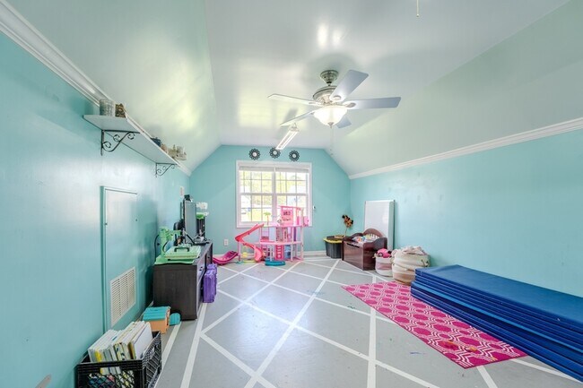 Building Photo - 220 Dolphin Dr
