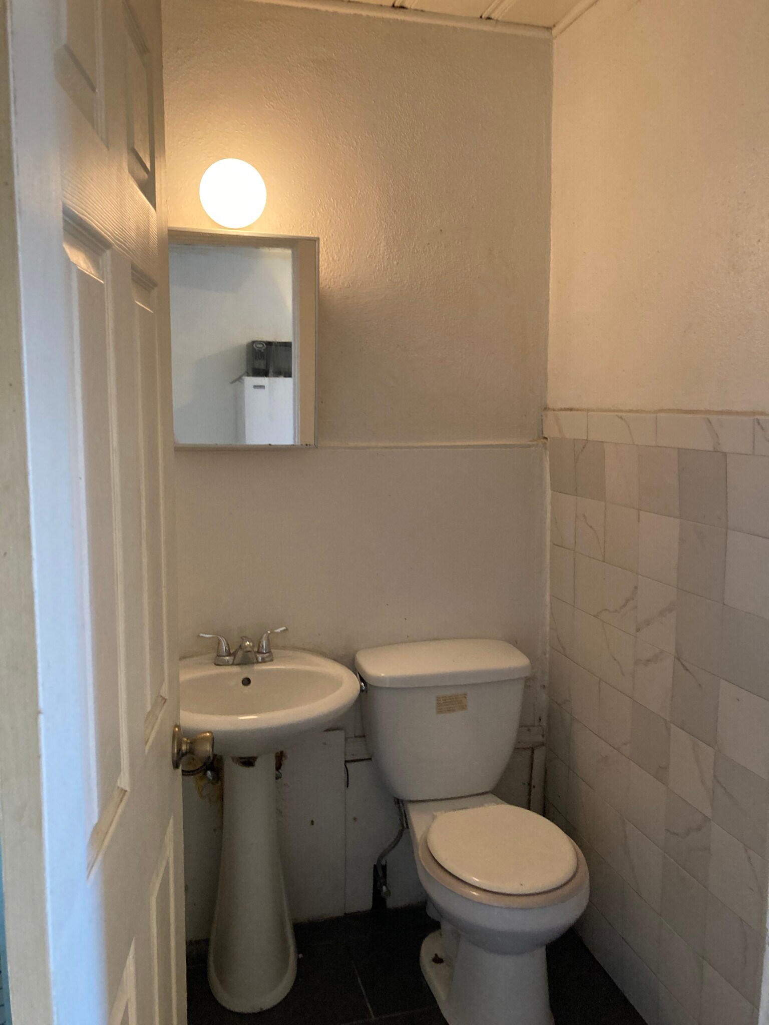 Building Photo - 2102 9th St W