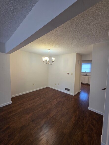 Building Photo - 8315 Countryside Ln