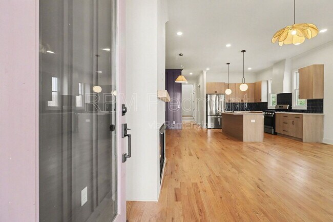 Building Photo - 1081 Hill St SE