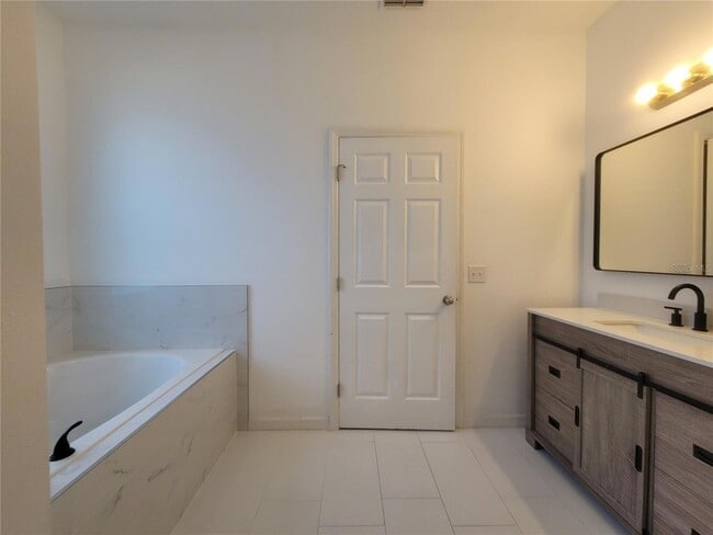 Building Photo - 140 Highland Meadows St