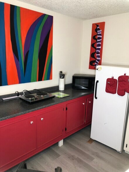 Kitchenette - 5430 Stacey Ave
