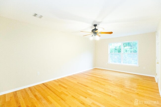 Building Photo - 127 Forest Dr