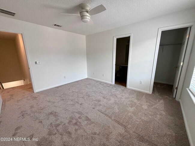 Building Photo - 369 Scrub Jay Dr