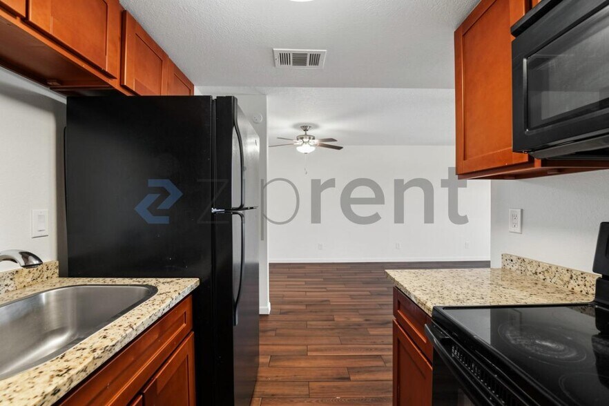 Building Photo - Unit 602