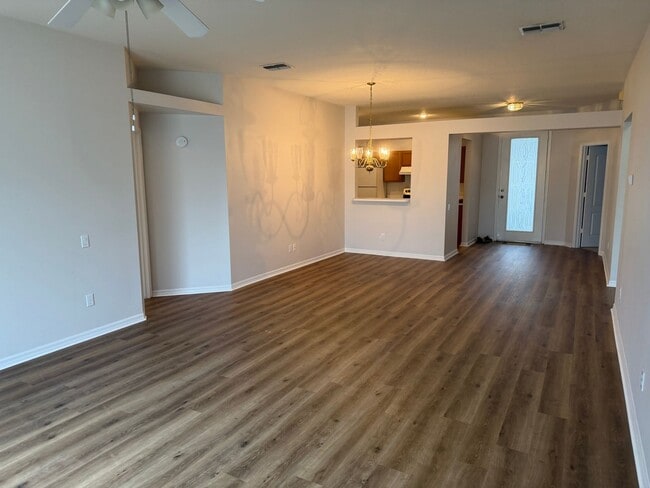 Building Photo - 4 Bedroom 2 Bath home in Hunter's Green/New Tampa