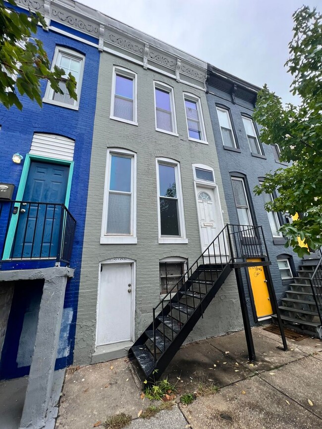 Primary Photo - Spacious 3BR 1BA Baltimore rowhome!