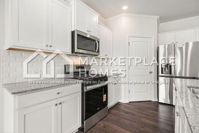 Building Photo - 152 Landsdowne Way SE