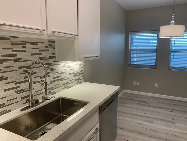 Building Photo - 15153 Burbank Blvd