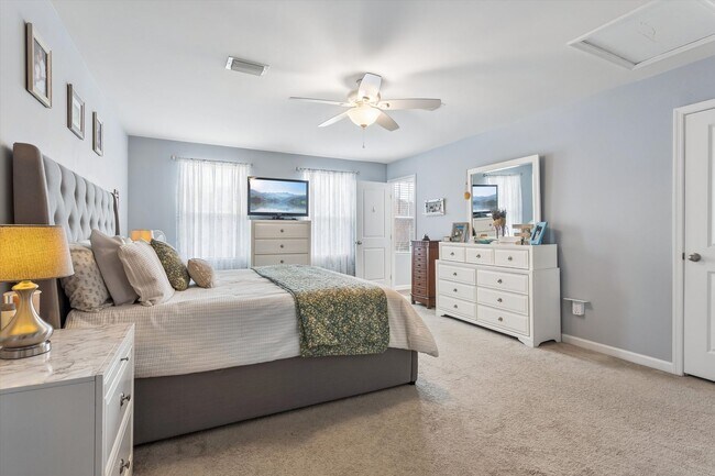Building Photo - 4 Bedroom / 2.5 Bathroom - Marquis Hills