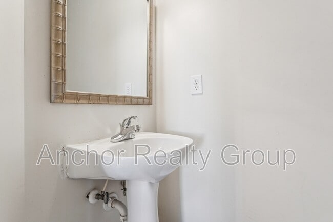 Building Photo - 1519 Elder Ave