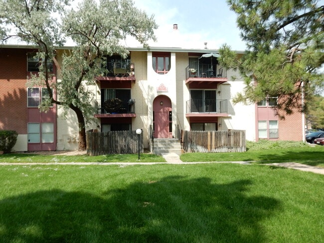 Building Photo - LOVELY spacious 2 bed/2 bath Westminster condo