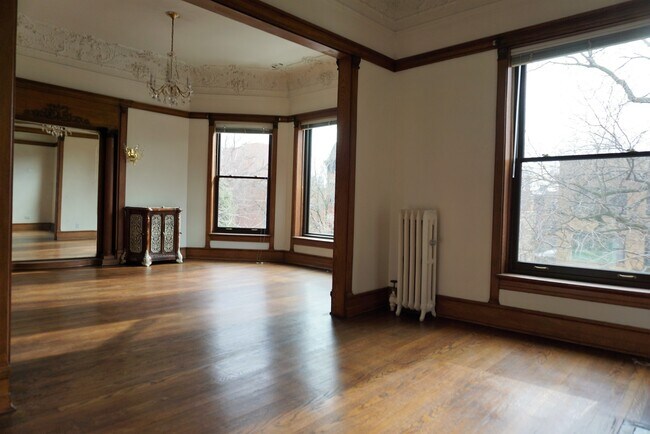 Building Photo - 544 W Fullerton Pkwy