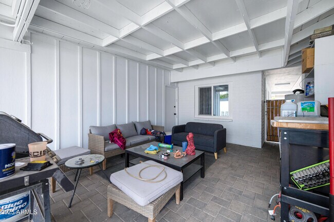 Building Photo - 536 W 18th St