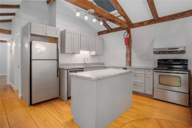 Building Photo - 31 Bridge St