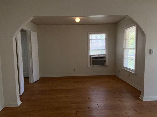 Building Photo - 2 BEDROOM NEAR SCOTT & WHITE