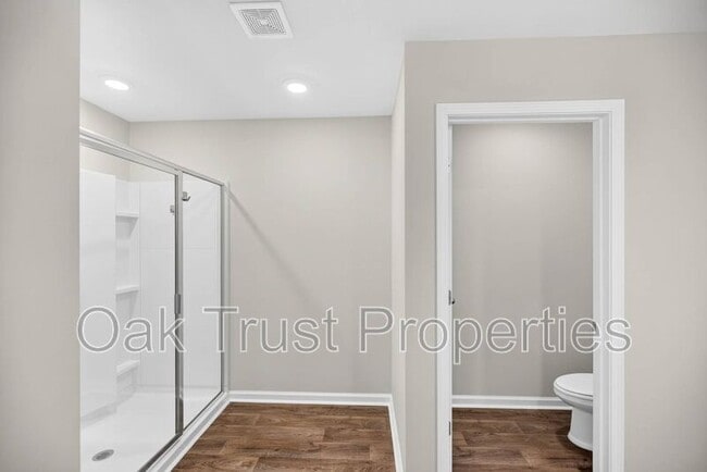 Building Photo - 147 Cloverleaf St