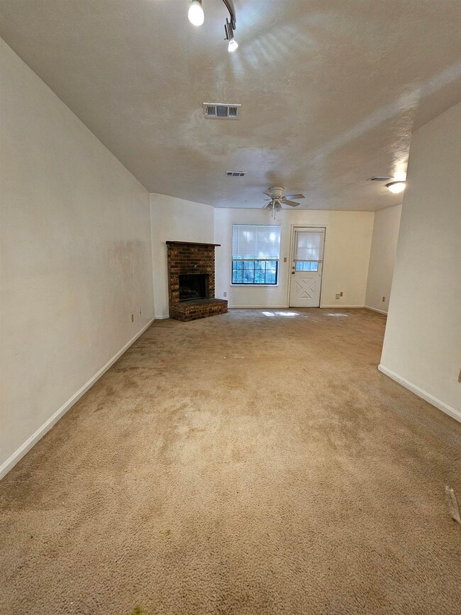Building Photo - 1208 Hidden Pl
