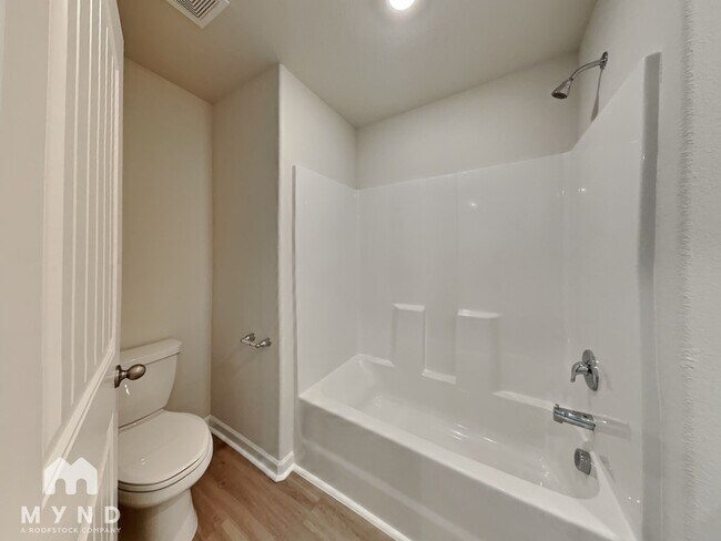 Building Photo - 155 Royal Mdw Dr